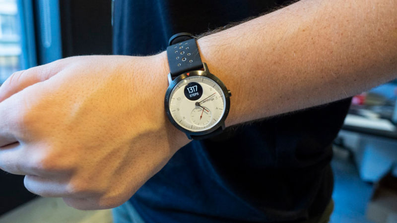 AsĂ luce el Withings Steel HR Sport con una correa estilo Nike/Apple Watch. La de cuero queda mejor.